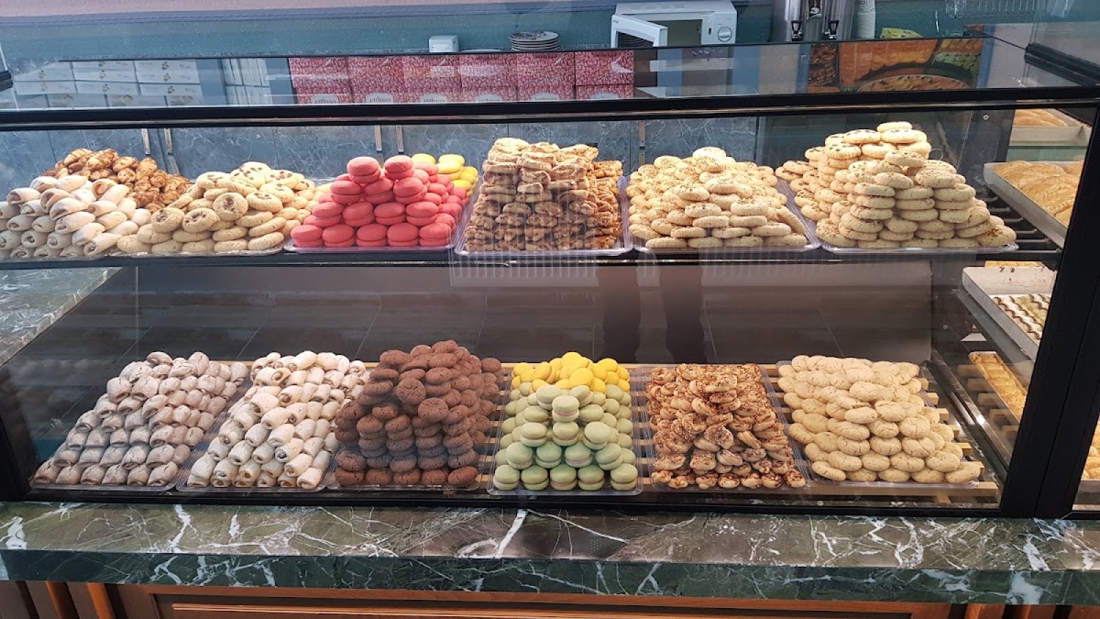 SİMİTLAND PASTA BÖREK TATLI CAFE UNLU MAMÜRLERİ