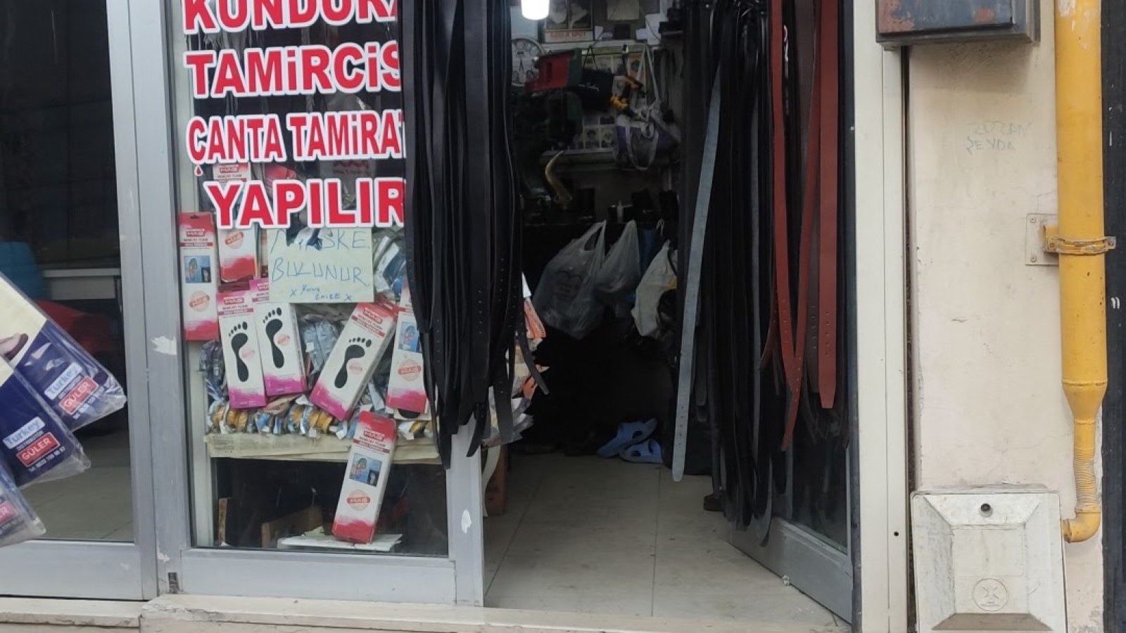 Yunus Emre Ayakkabı Lostra ve Tamir Atölyesi