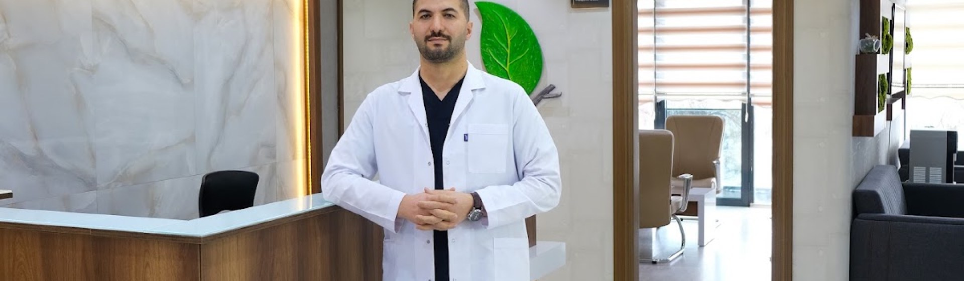 دکتر آدم چاکر